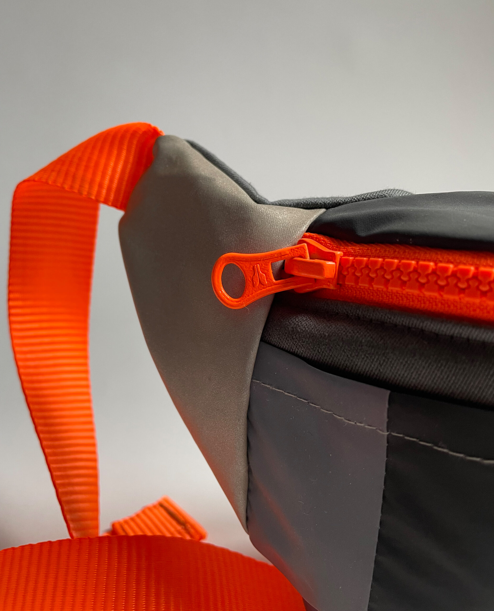 Banane rétro-réfléchissante néon – Image 2