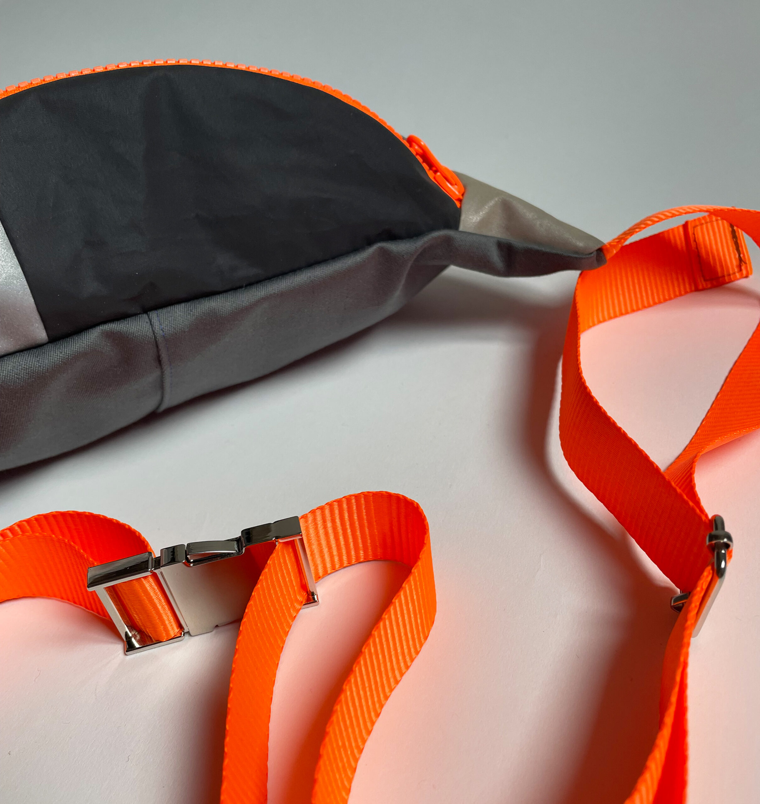 Banane rétro-réfléchissante néon – Image 3