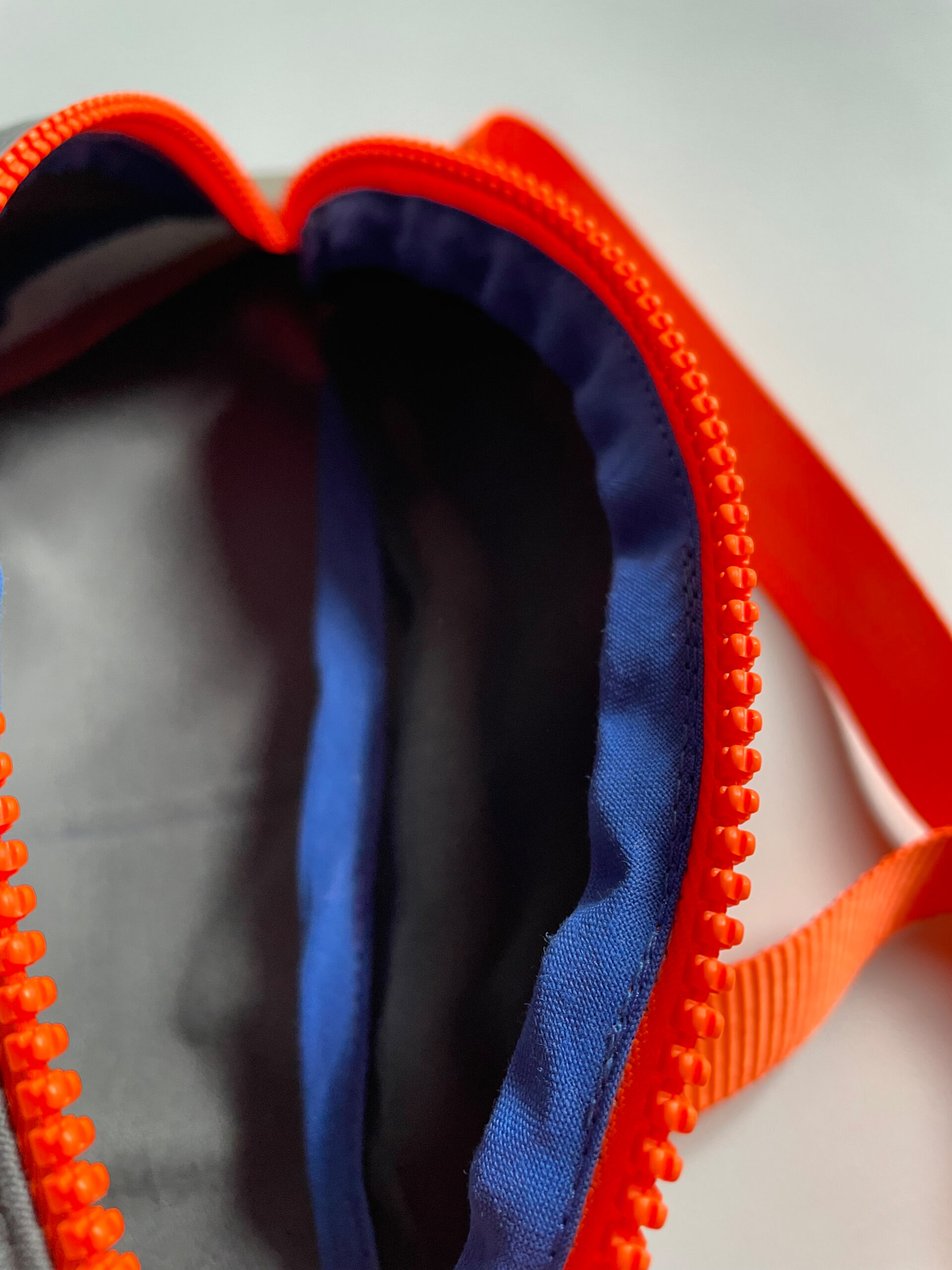 Banane rétro-réfléchissante néon – Image 5